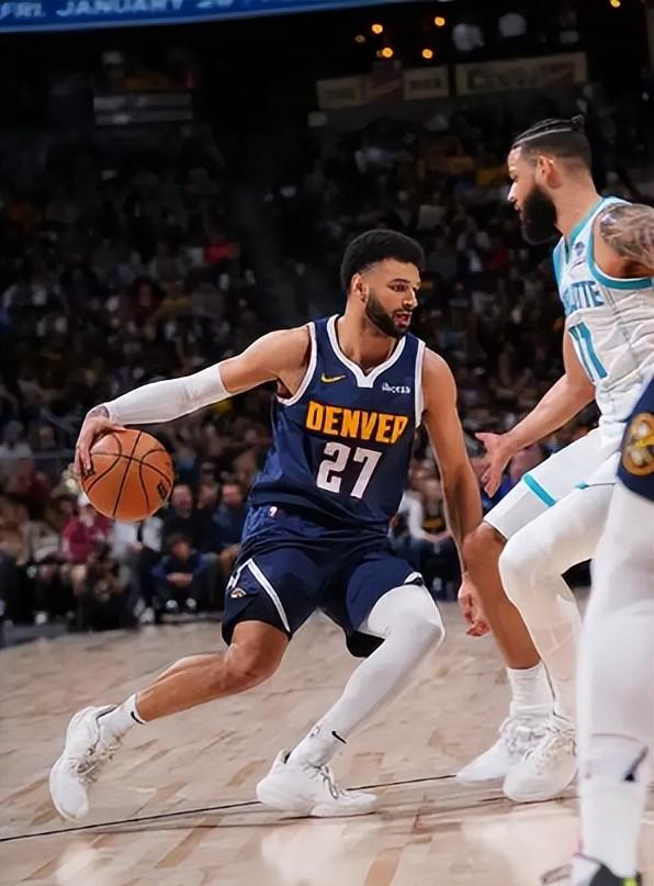 半岛体育官方下载-关于黄蜂队客场负于掘金，势头稍显颓势的信息