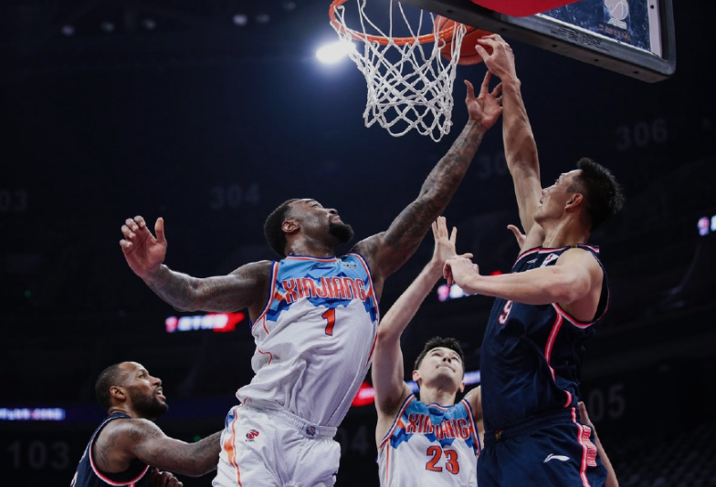 半岛体育在线-关于龙岩东天队逆袭成为黑马，豪取胜利登顶的信息